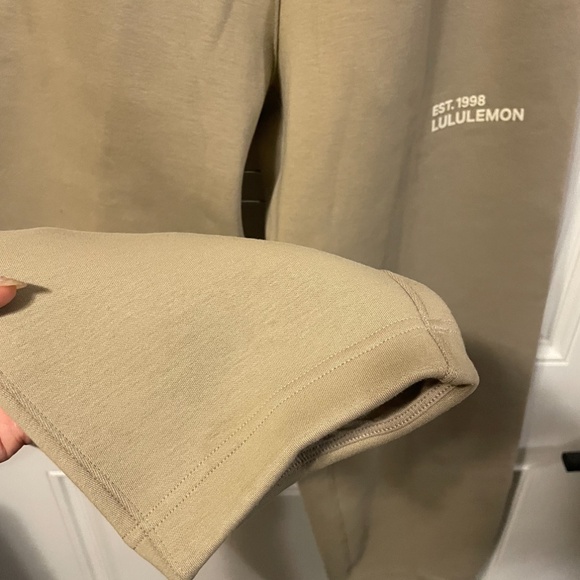 LULULEMON HEAVEYWEIGHT FLEECE SWEATPANT. SHEER OAK - Picture 2 of 10